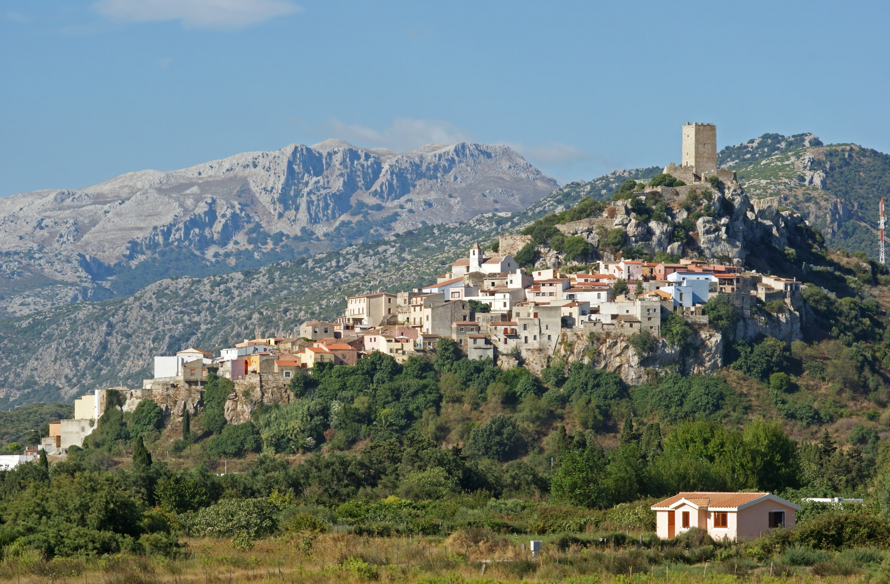 Il borgo medioevale di Posada