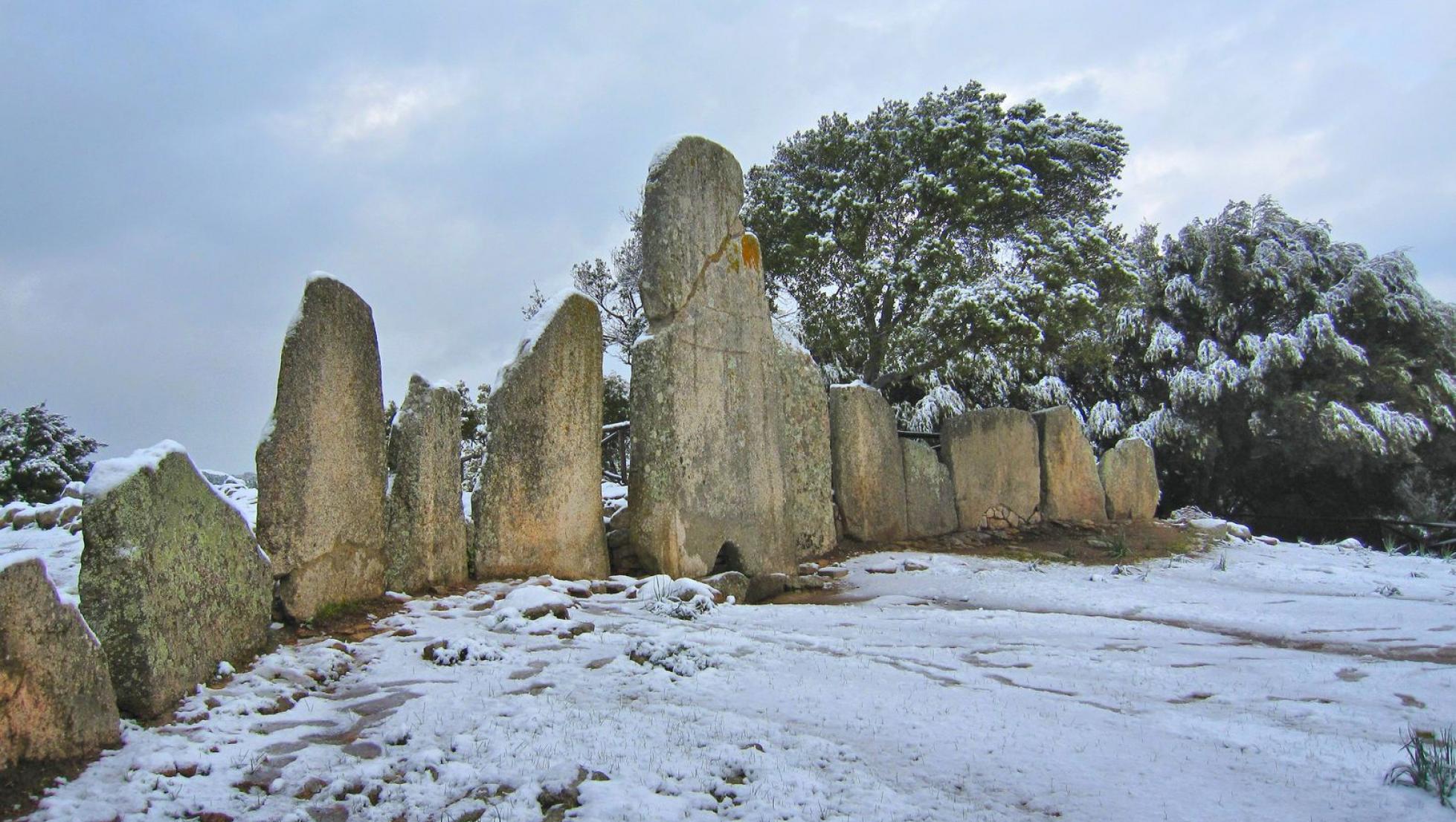 Tomba di Giganti Li Lolghi - Arzachena