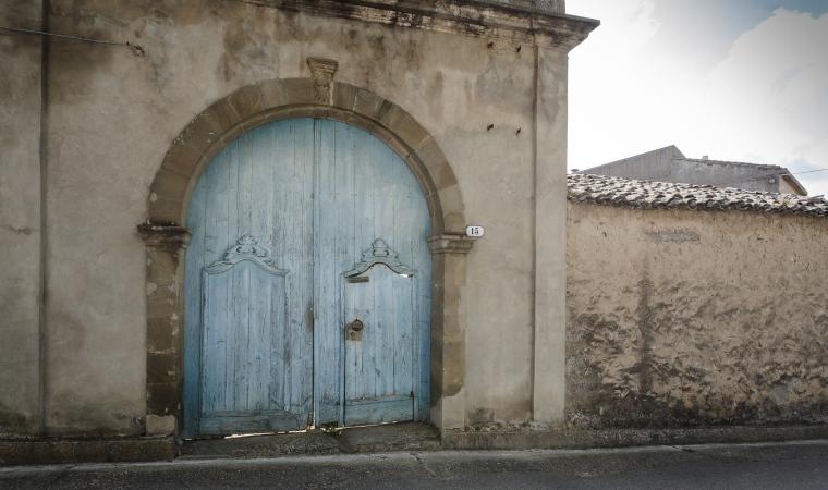 Antico portale, centro storico - Villanovaforru