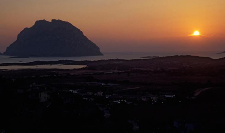 Isola di Tavolara al tramonto - San Teodoro