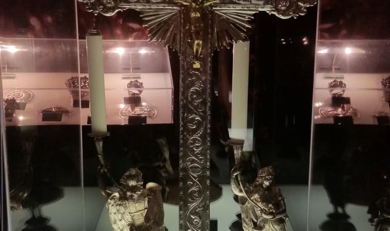 Museo Peregrinatio Fidei, Mandas - croce d'altare
