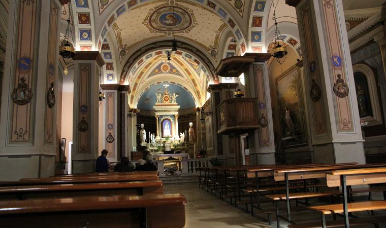 Interno, basilica di Nostra Signora di Luogosanto