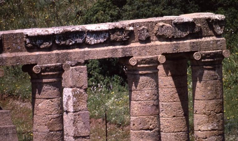 Tempio di Antas - colonne/capitelli - Fluminimaggiore