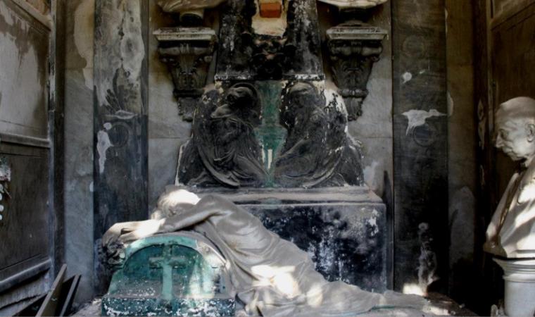 Cimitero monumentale di Bonaria - interno cappella -  Cagliari