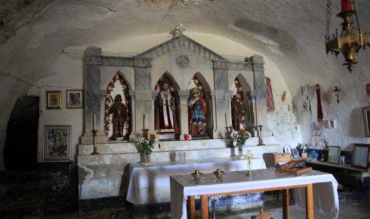 Santuario di san Lussorio, interni - Romana