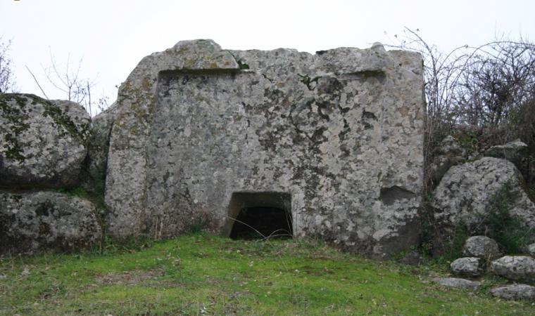 Sa Perda 'e s'Altare, tomba di Giganti - Birori
