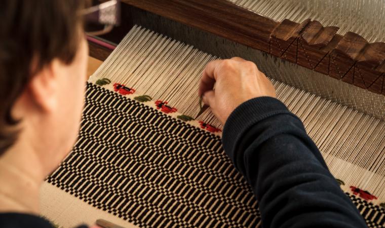 Lavorazione tappeto al telaio - Mogoro