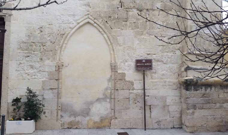 Sassari, chiesa di Sant'Apollinare, ingresso tamponato