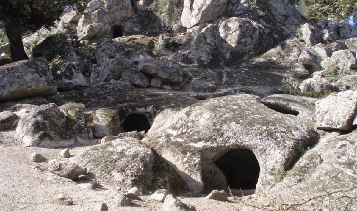 Complesso archeologico di Sirilò - necropoli a domus de Janas - Orgosolo